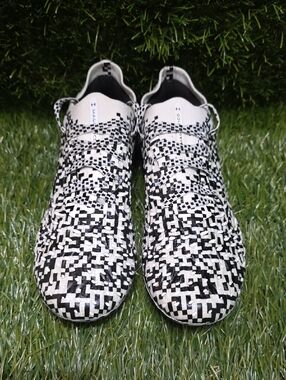 Under Armour Magnetico Elite 5 FG. Size 8.5 and Size 9.5.